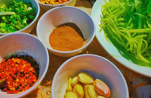 Traditional Lao cooking class in Tad Lo